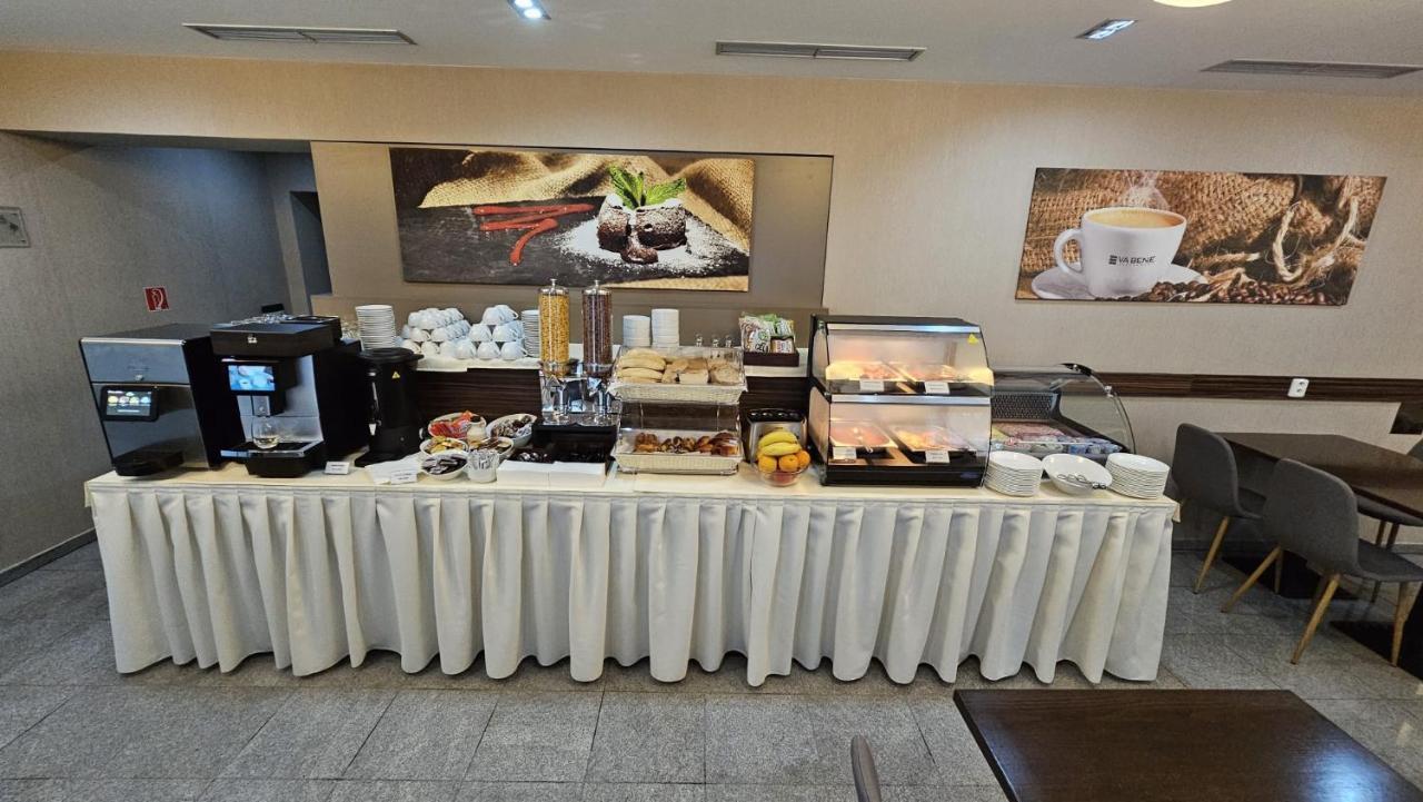 Hotel Blue Братислава Экстерьер фото